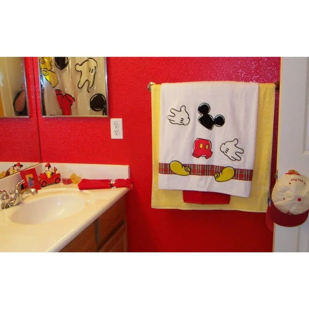 Disneyland Mickey Mouse Bathroom Towel Scattered Parts Bath Sheet Hand Disney
